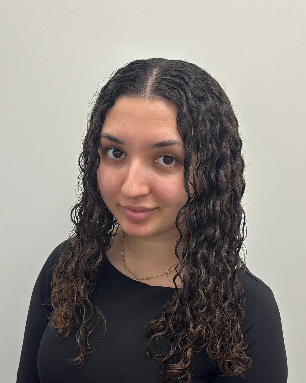 Ayesha Farshid-Rah, Receptionist