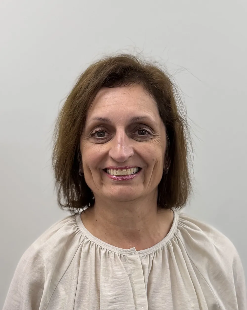 Marisa D'Aloia, Receptionist